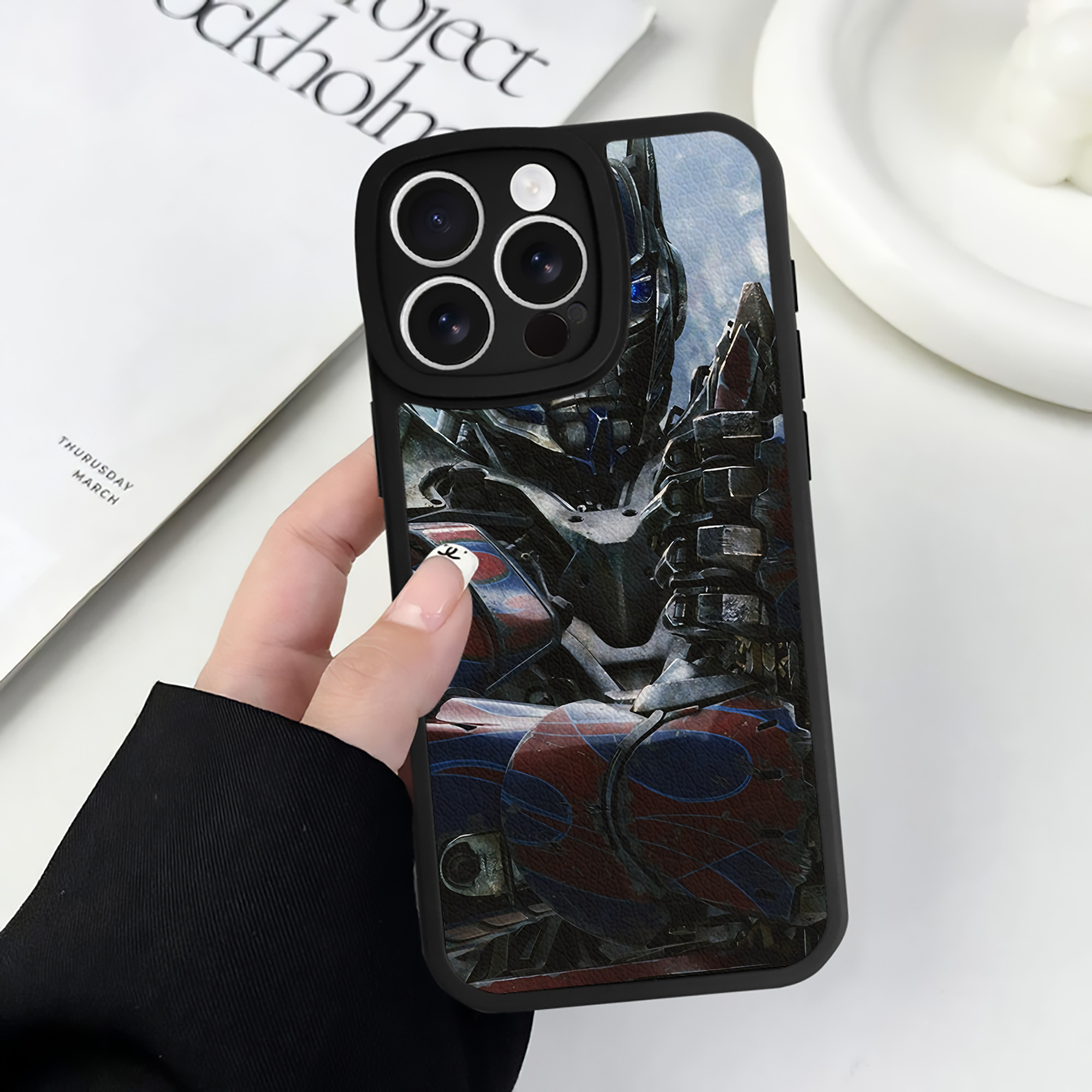 （画像用） Transformers トランスフォーマー 【iPhone 16シリーズ対応】シリコンスマホケース（レザー調） 材質：シリコン